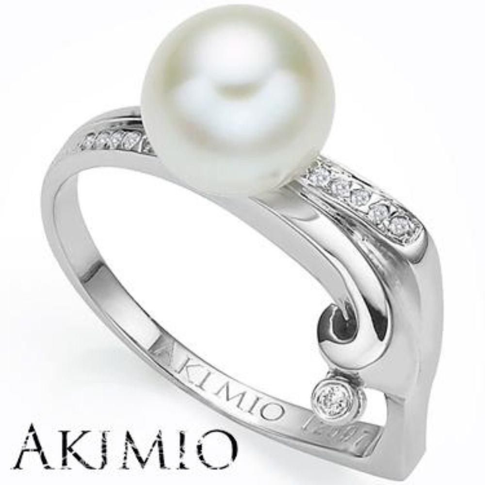AKIMIO RING - PEARL & DIAMONDS
